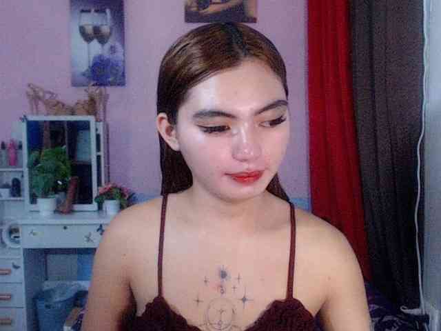 PetiteKC Live Webcam on BongaCams
