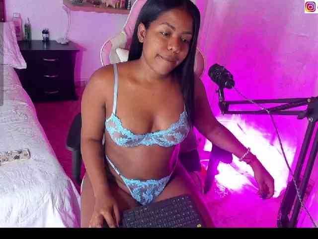 sammypeach webcam
