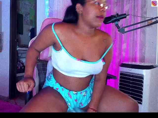 sammypeach webcam