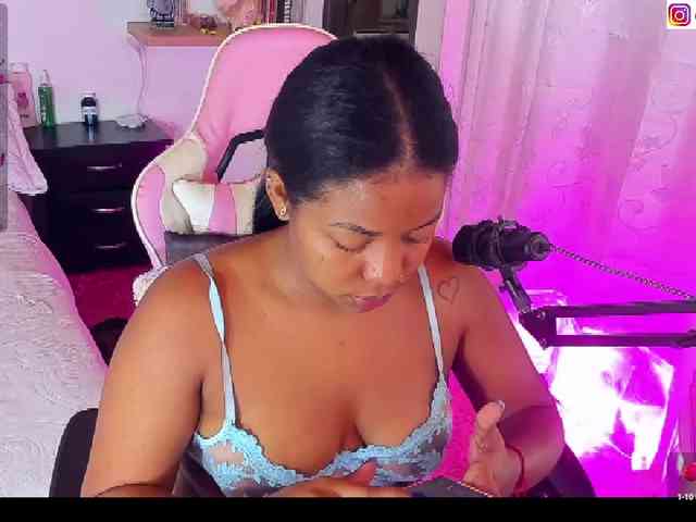 sammypeach webcam