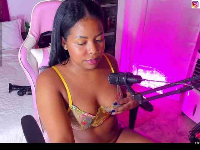 sammypeach webcam