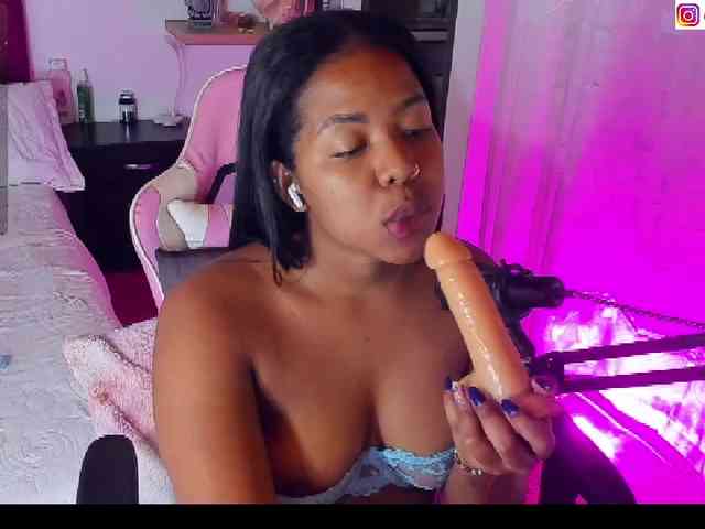 sammypeach webcam