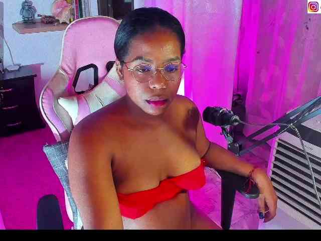 sammypeach webcam