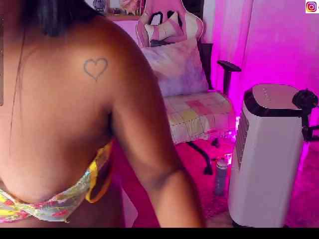 sammypeach webcam