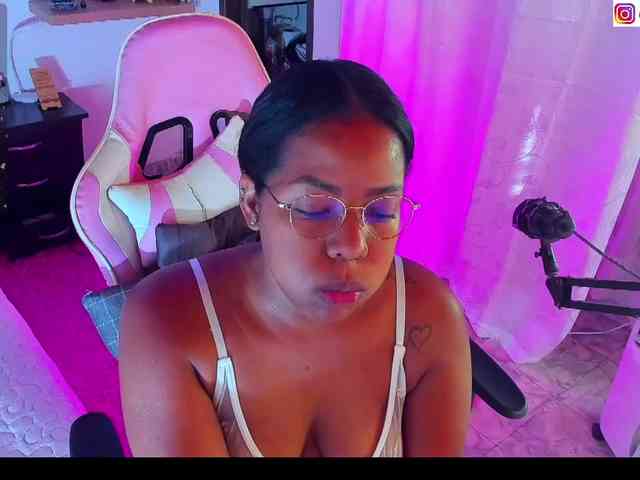 sammypeach webcam