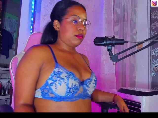 sammypeach webcam