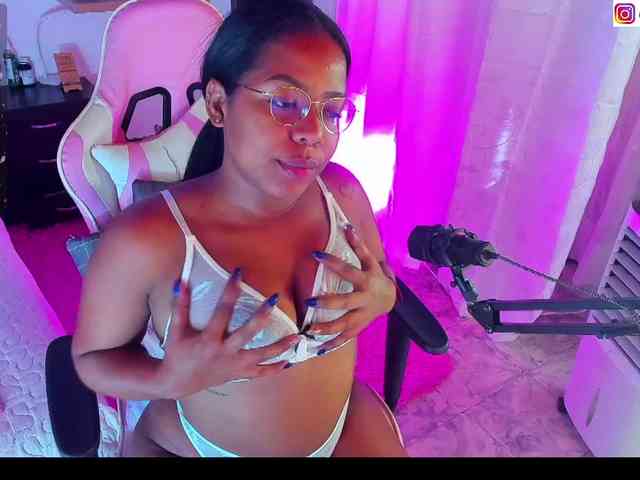 sammypeach webcam