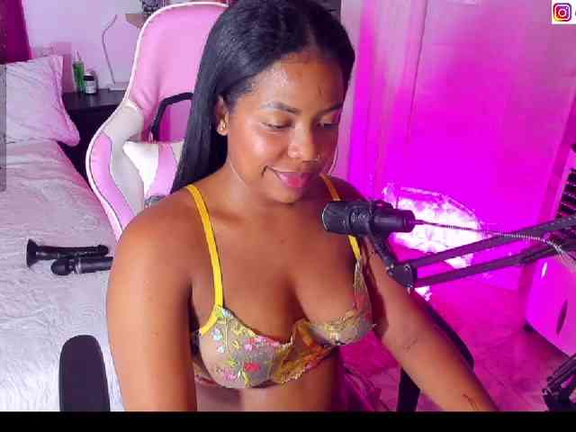 sammypeach webcam