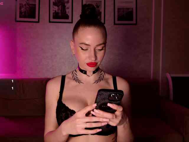 -moon-girl-18 webcam