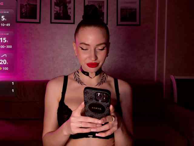 -moon-girl-18 webcam