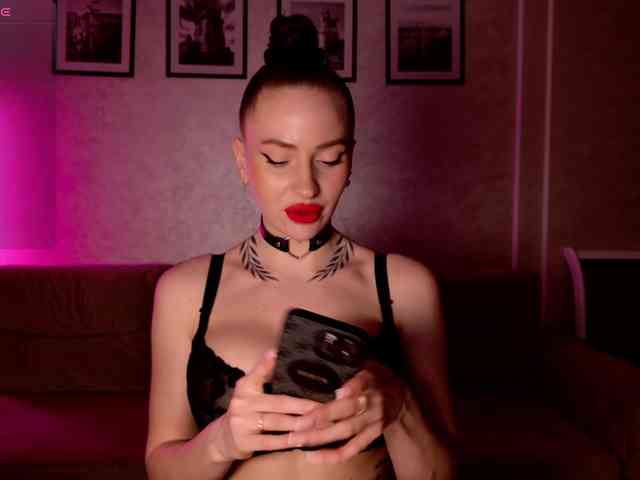 -moon-girl-18 webcam