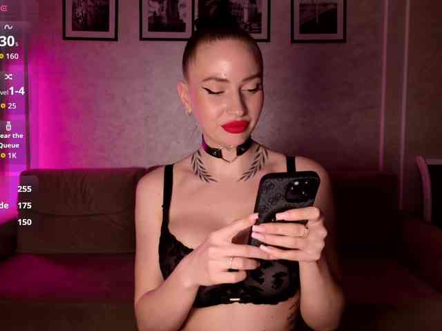 -moon-girl-18 webcam