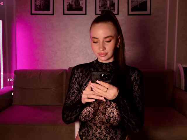 -moon-girl-18 webcam