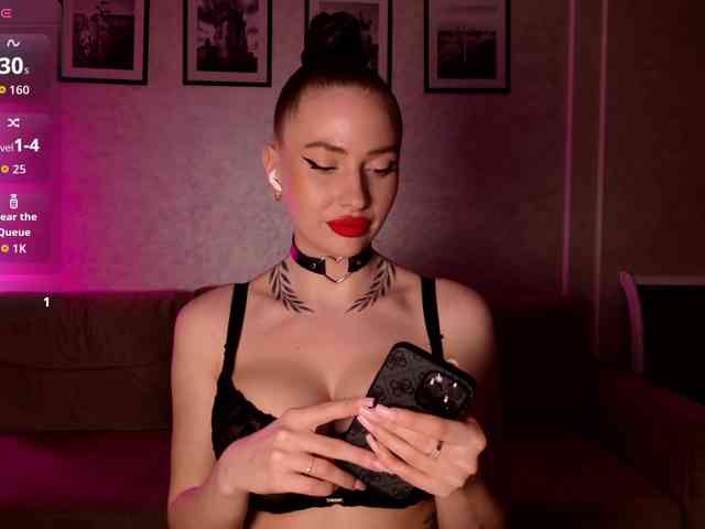 -moon-girl-18 webcam