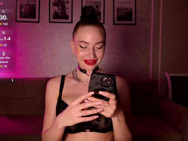 -moon-girl-18 webcam