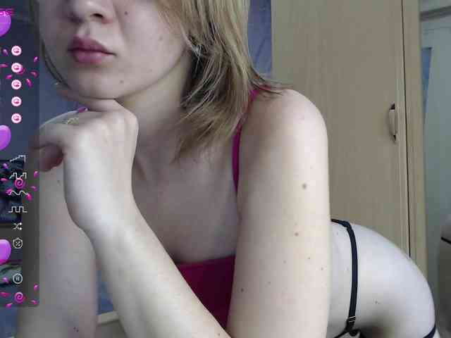 DaddysSluttyGirl webcam