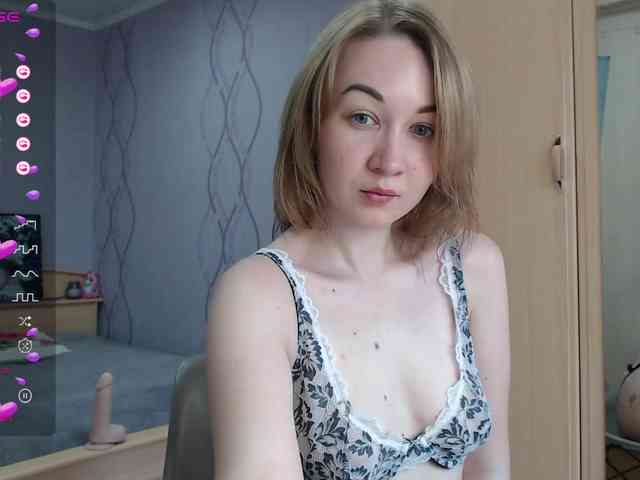 DaddysSluttyGirl webcam