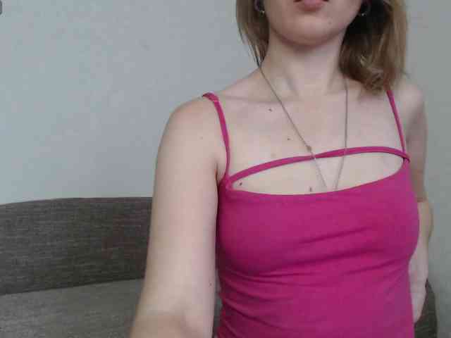 DaddysSluttyGirl webcam