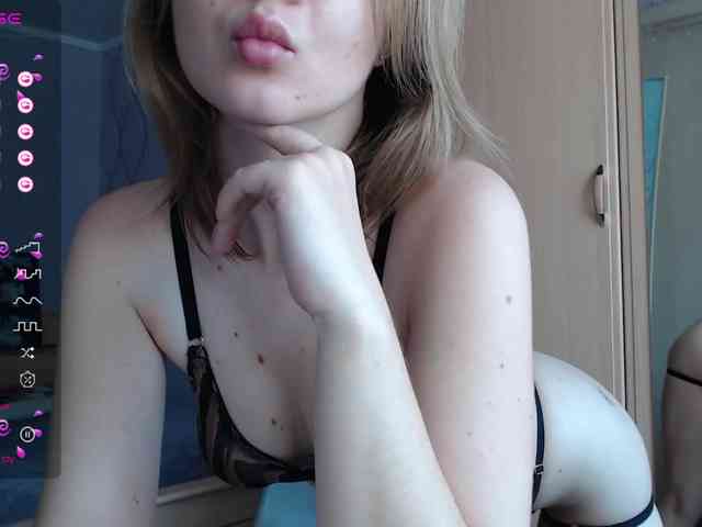 DaddysSluttyGirl webcam