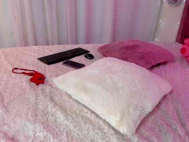 KloeFernandez webcam