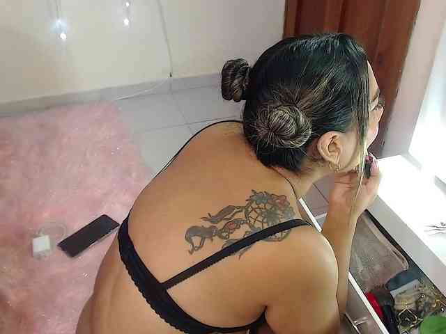 KloeFernandez webcam