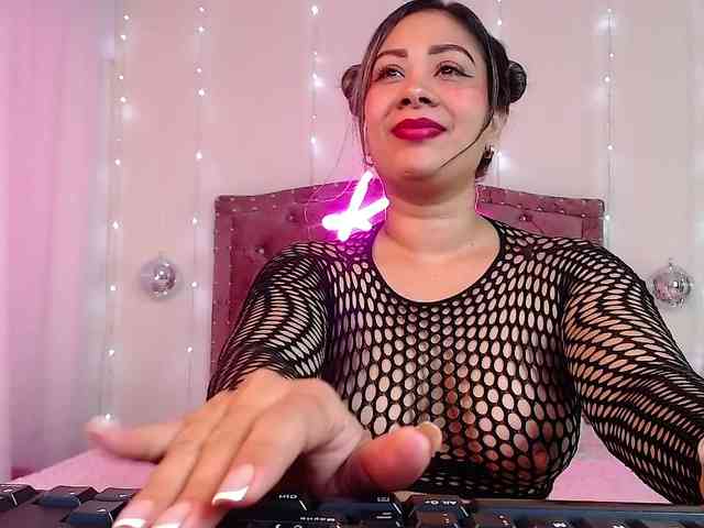 KloeFernandez webcam