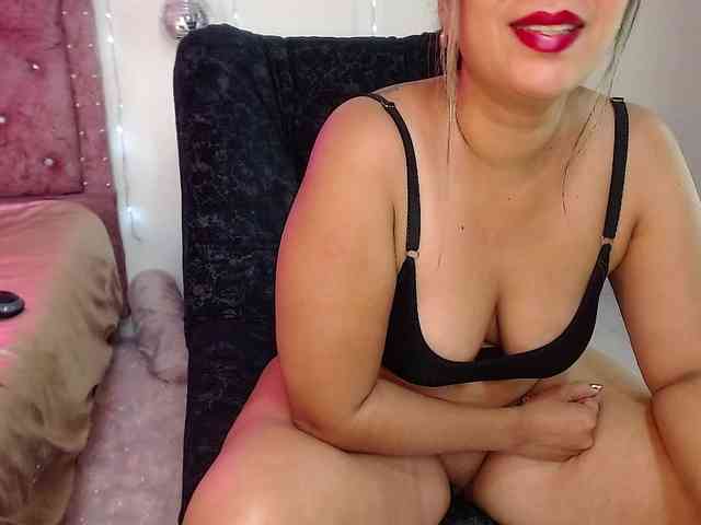 KloeFernandez webcam