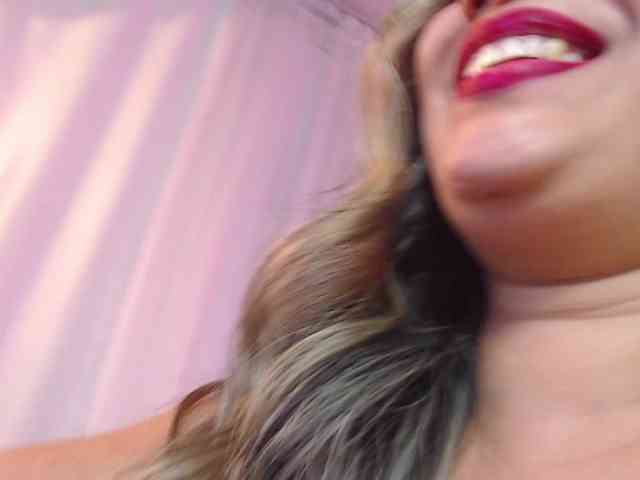 KloeFernandez webcam