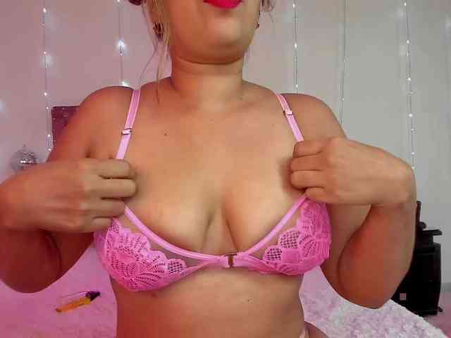 KloeFernandez webcam