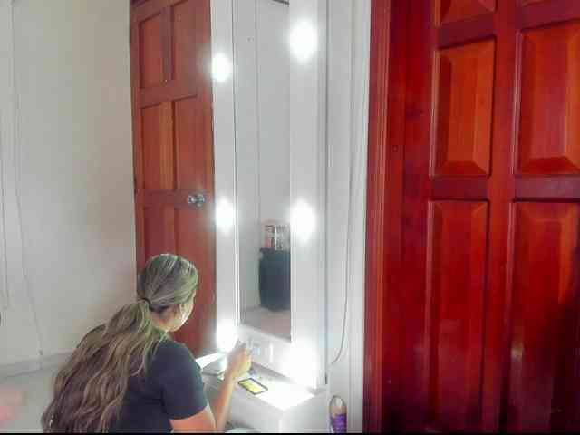 KloeFernandez webcam