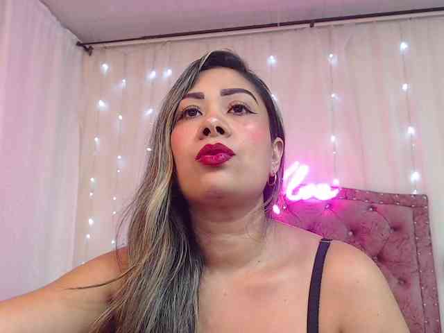 KloeFernandez webcam