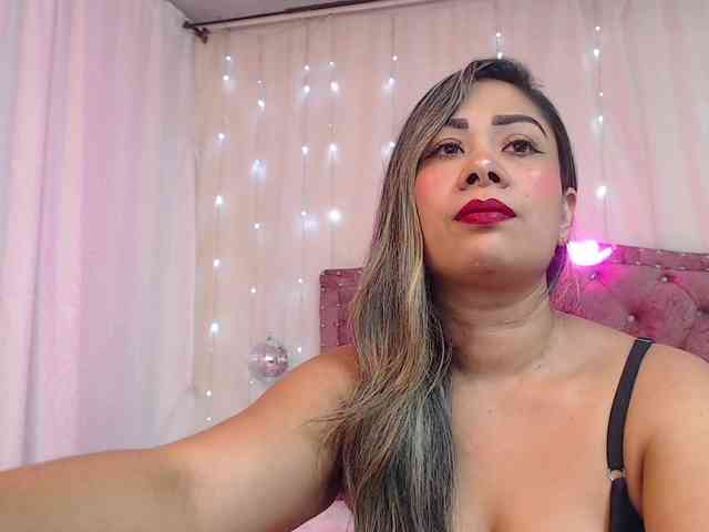 KloeFernandez webcam