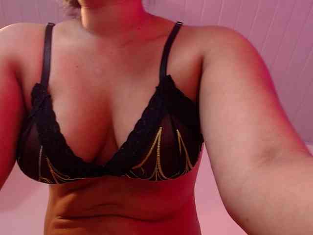 KloeFernandez webcam