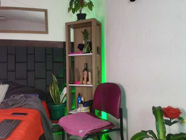 EllenaBoobs's BongaCams show and profile