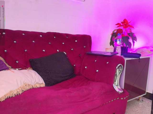 EllenaBoobs's BongaCams show and profile