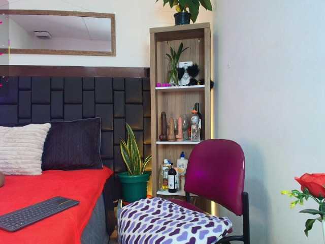 EllenaBoobs's BongaCams show and profile