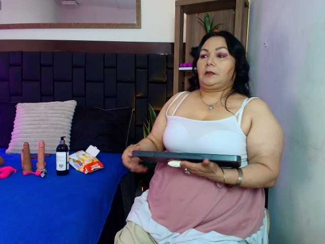 EllenaBoobs live cam profile