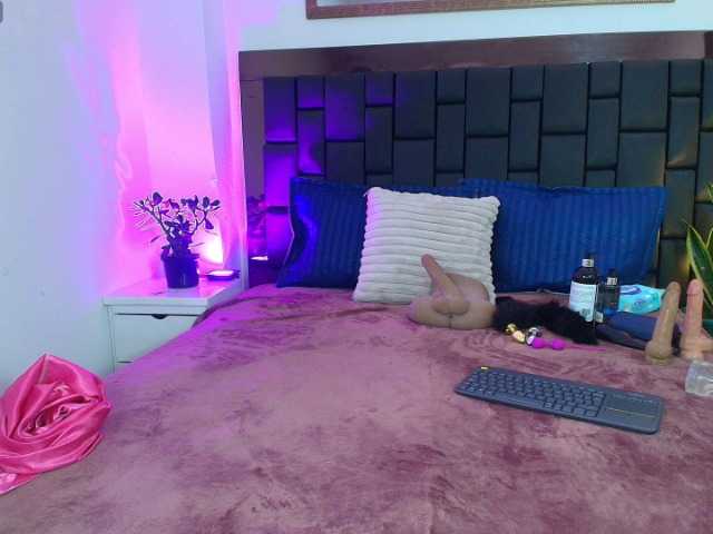 EllenaBoobs's BongaCams show and profile