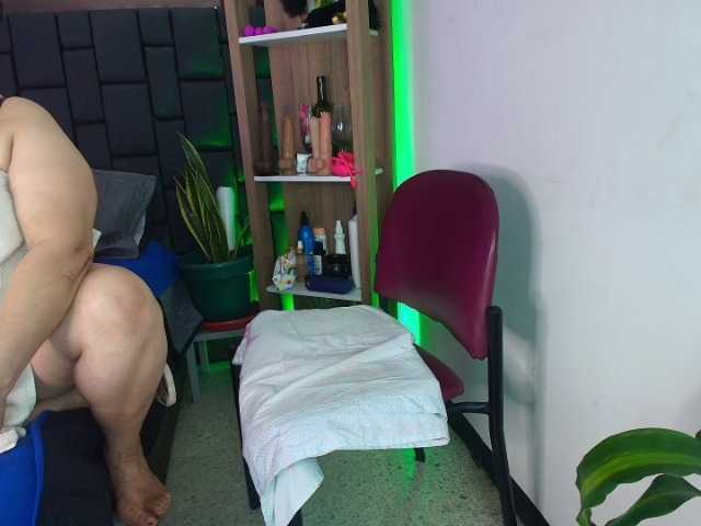 EllenaBoobs's BongaCams show and profile