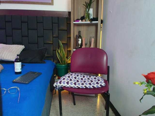 EllenaBoobs's BongaCams show and profile