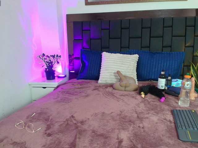 EllenaBoobs's BongaCams show and profile