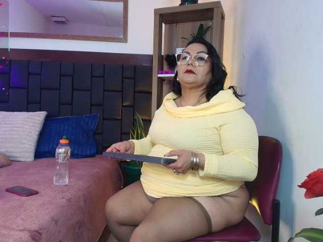 EllenaBoobs's BongaCams show and profile