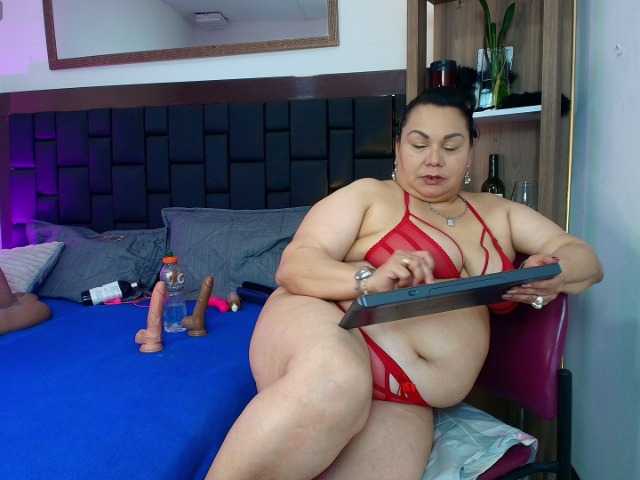 EllenaBoobs's BongaCams show and profile