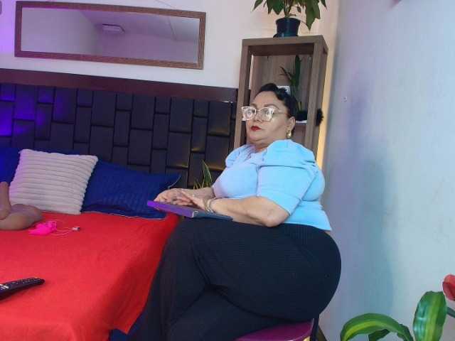 EllenaBoobs's BongaCams show and profile