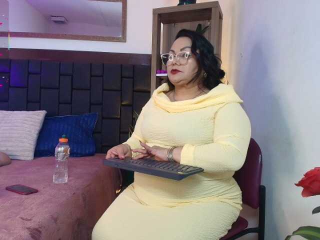 EllenaBoobs's BongaCams show and profile