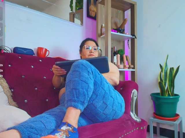 EllenaBoobs's BongaCams show and profile