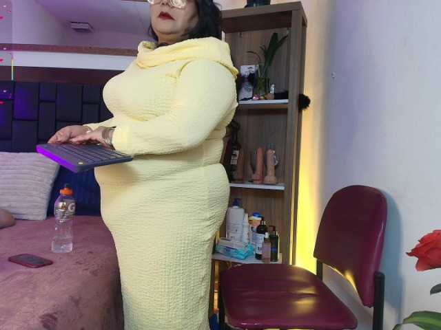 EllenaBoobs's BongaCams show and profile