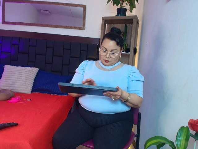 EllenaBoobs's BongaCams show and profile