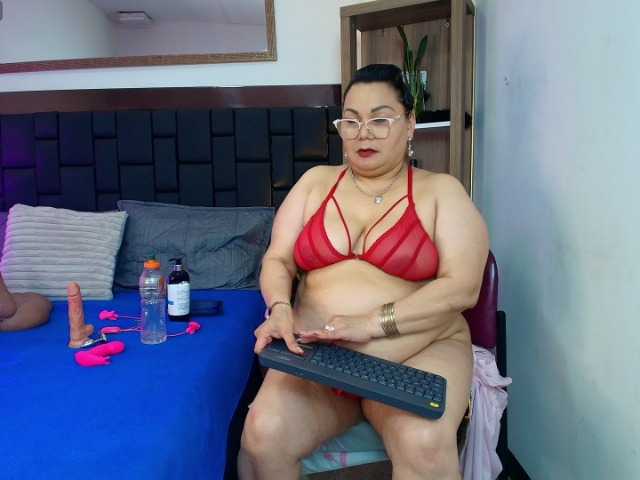 EllenaBoobs's BongaCams show and profile