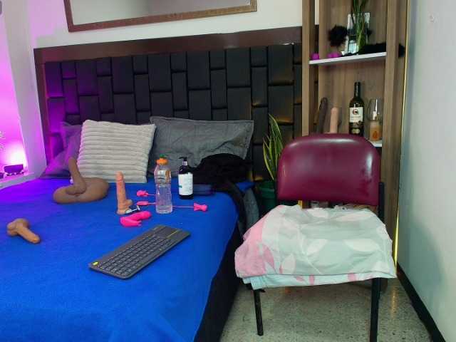 EllenaBoobs's BongaCams show and profile